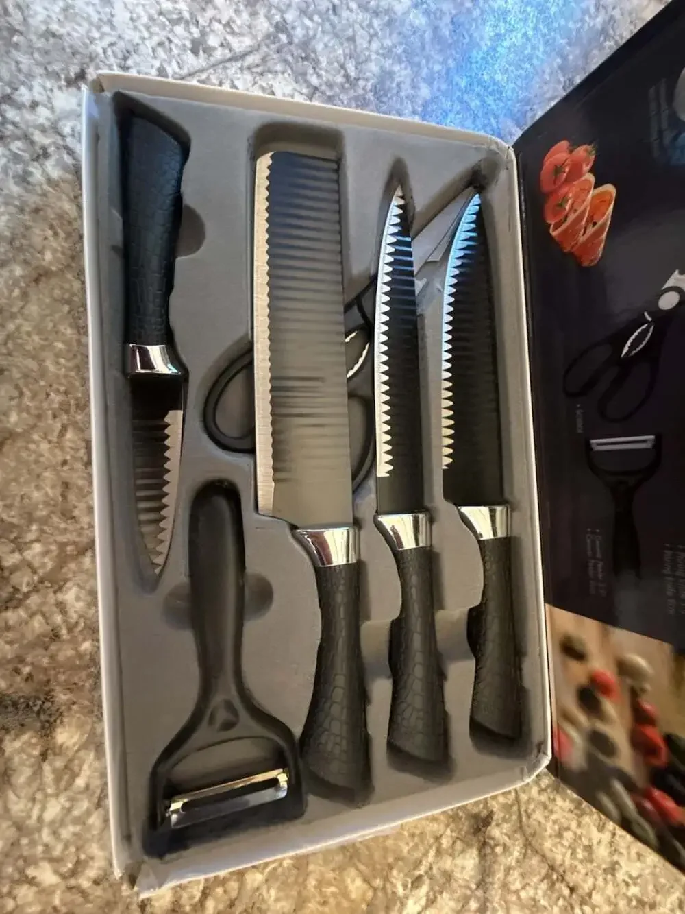 Henvo 6-Piece Non-Stick Coated Stainless Steel Kitchen Knife Set with Peeler and